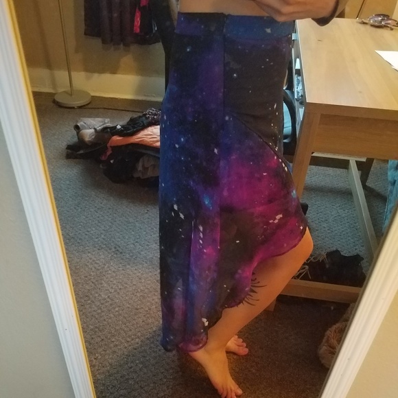 Asymmetrical skirt - Picture 3 of 3